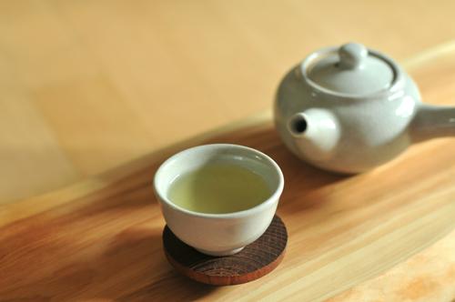 В жару лучше пить теплый зеленый чай