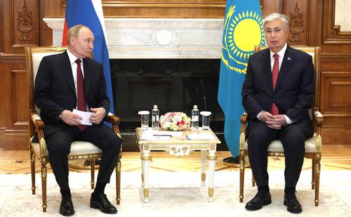 Президент РФ Путин принял приглашение Токаева посетить Казахстан в ноябре
