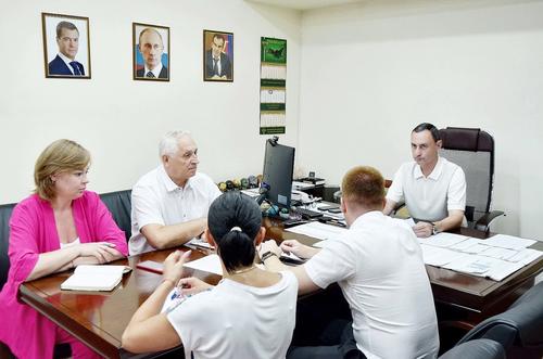 Виктор Тепляков провёл совещание по вопросу строительства Центра озеленения