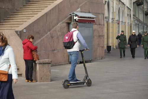 Нарушители на частных самокатах в Петербурге не наказываются 