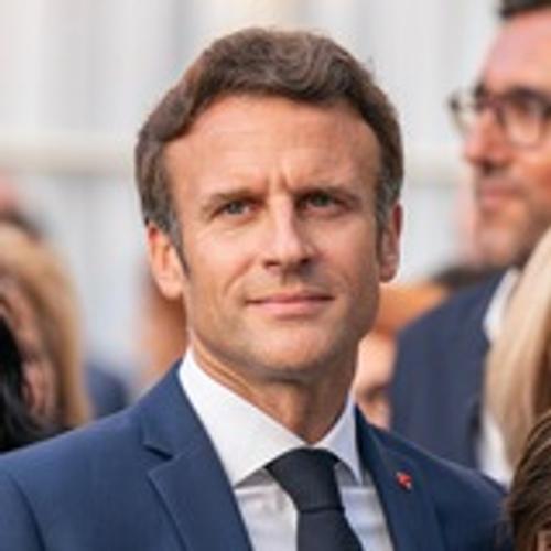 Президент Франции Макрон принял отставку правительства премьера Атталя