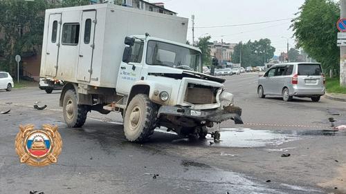 В Хабаровском крае мотоциклист погиб при столкновении с вахтовым автобусом