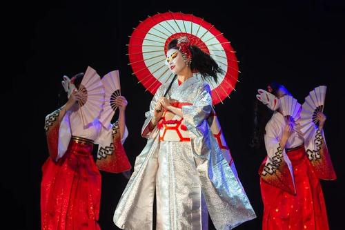 Шоу японских барабанов Taiko in-spiration закроет летний сезон спектаклем «Море синего леса» в театре им. Моссовета