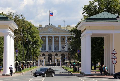 В Петербурге два депутата лишились полномочий из-за справки о доходах