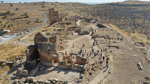 В Зерзеванском замке обнаружен 1900-летний подземный храм Митры 