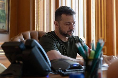 Политолог Мезюхо: жители Украины уже устали от власти Зеленского