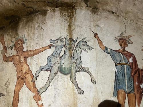 Новый сюрприз ждал археологов в гробнице Цербера в Джульяно