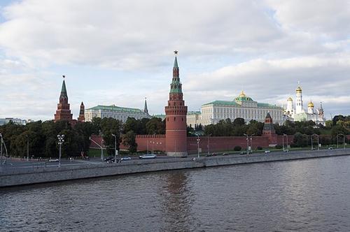 Кремль: Москва готова к переговорам с Киевом, но Зеленский уже нелегитимен