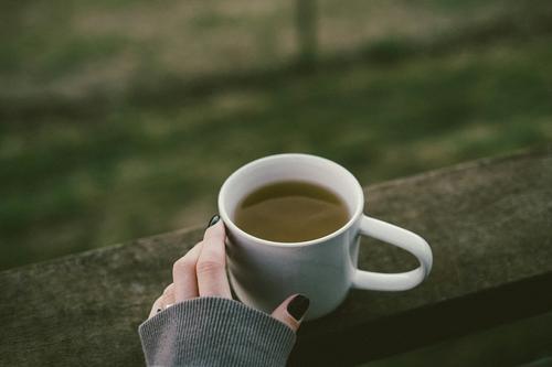 Диетолог Журавлева: в жару лучше всего пить горячий чай
