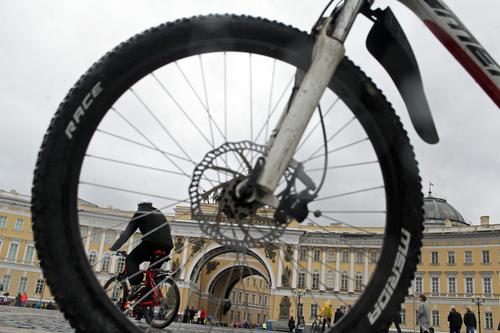 Волонтеры ищут известного велосипедиста в Петербурге
