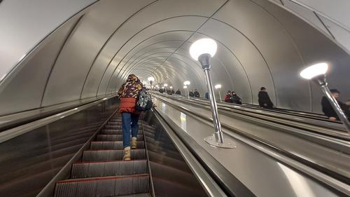 Вход на три станции метро в Петербурге ограничили после парада в честь Дня ВМФ
