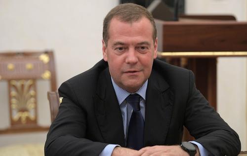 Медведев: Байден и Харрис как кандидаты с точки зрения России равно плохи