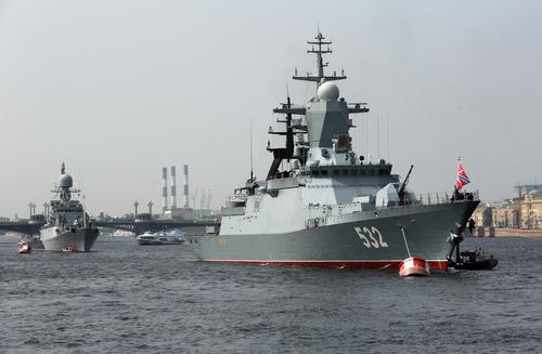 В Петербурге стартовал Главный военно-морской парад в честь Дня ВМФ