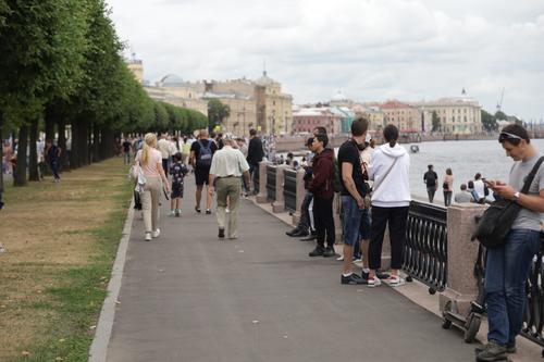 Каждый девятый петербуржец против вмешательства родителей в жизнь взрослых детей