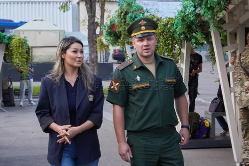 Депутат Госдумы Марина Ким посетила столичный пункт отбора на военную службу по контракту