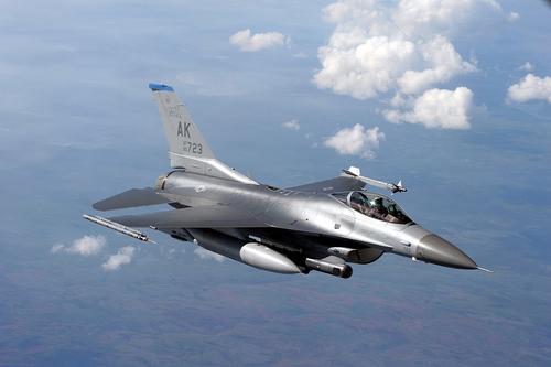 Истребитель F-16 замечен в небе над Одессой