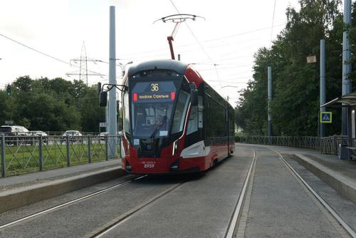 В Петербурге презентовали 32 новых умных трамвая 