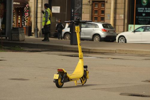 Петербуржцы стали лучше разбираться в ПДД для самокатов