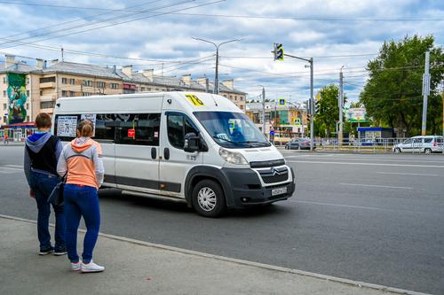 Школьникам из многодетных семей оплатят проезд