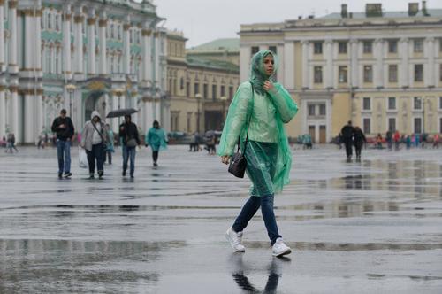 МЧС предупреждает о дождях и грозах в Петербурге