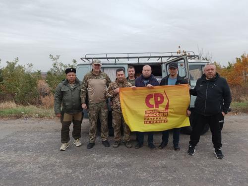 Социалисты передали для фронта внедорожник УАЗ и гуманитарную помощь