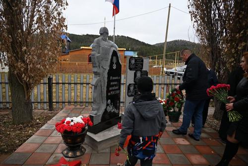 В Катав-Ивановском районе открыли памятник погибшим воинам