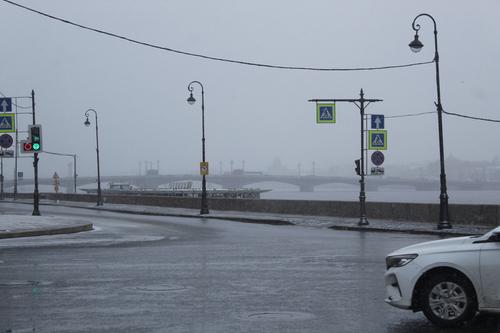 Сложная дорожная обстановка ожидается в Петербурге после полудня в воскресенье