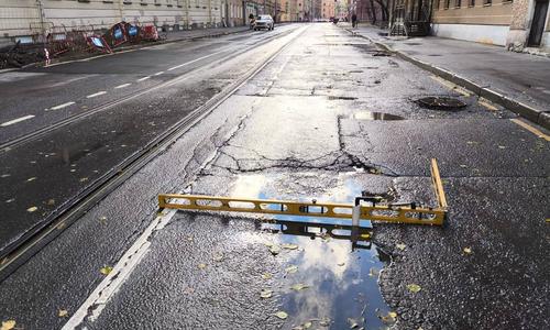 Прокуратура Петербурга требует ремонта дороги на Перекупном переулке