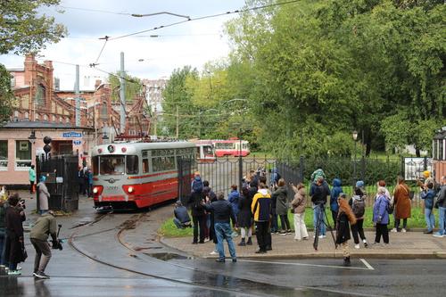 В Петербурге растет количество потенциально опасных трамвайных остановок