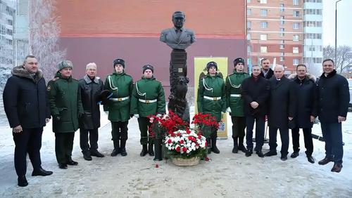 Память разведчику и дипломату Вячеславу Трубникову отлили в бронзе