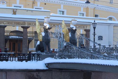 В МЧС советуют отказаться от поездок по Петербургу во время снегопада