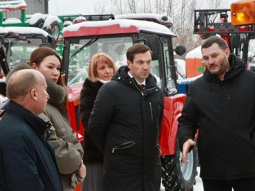 Для Челябинска закупили партию тракторов для очистки дворов