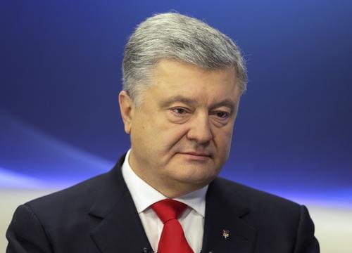 Порошенко обвинил власти Украины в том, что они не обеспечивает армию оружием