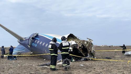 Алиев заявил, что самолет AZAL подвергся внешнему воздействию в небе над Россией