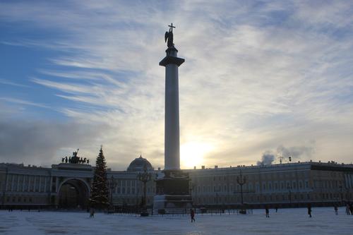 Под конец рабочей недели в Петербург придет тепло