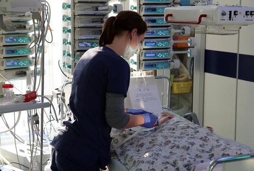 Восьмилетняя петербурженка попала в реанимацию после падения с кровати 