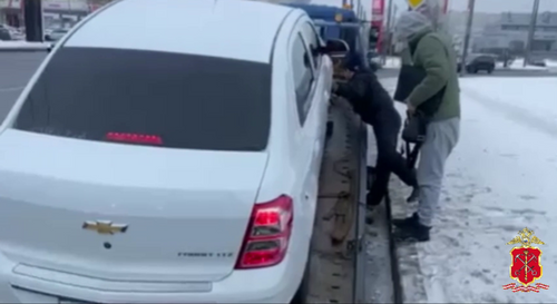 Полицейские проверили около двух тысяч машин иностранцев на дорогах Петербурга