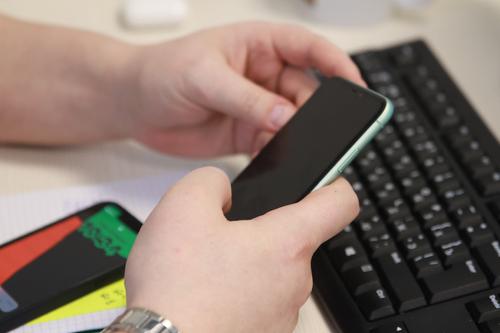 Телефонные мошенники выманили у двух петербуржцев свыше 9,4 млн рублей