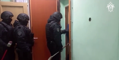 Группа из 20 человек смогла незаконно легализовать больше 150 тысяч иностранцев
