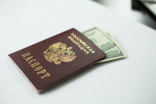 Петербуржец судится с США из-за длительного продления визы