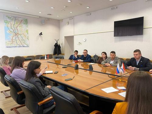 Вопрос повышения престижа профессии транспортника обсудили в Петербурге