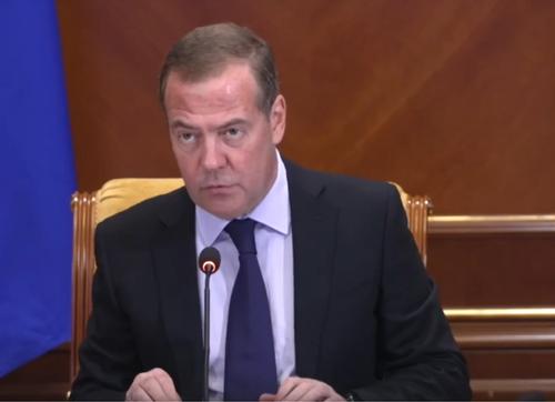 Медведев считает, что США поставили Зеленскому шах и мат, предложив новые условия ресурсной сделки
