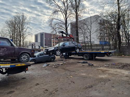 За 2025 год вывезено более чем 220 разукомплектованных авто в Петербурге