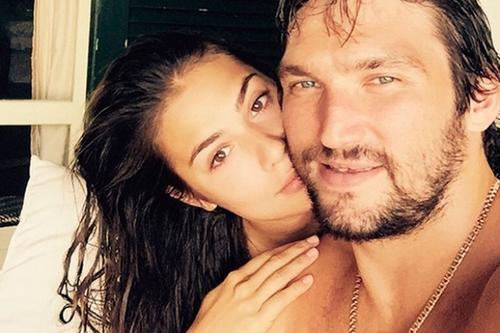 Пока Овечкин шёл на рекорд, его жена доставила удовольствие всему «Вашингтону»