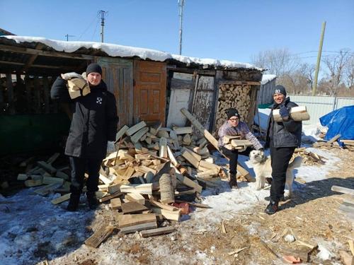 Добровольцы Хабаровского края активно помогают участникам СВО и их семьям