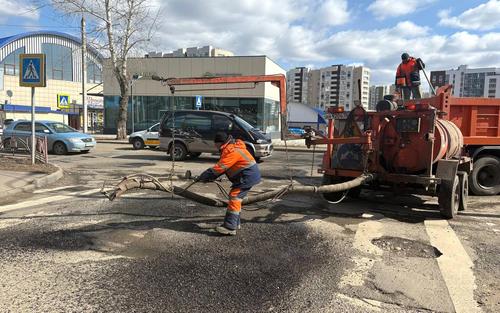К ремонту дорог в Иркутске приступили пораньше