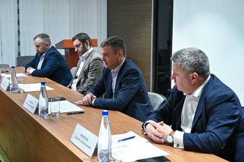 Петербург обсудил развитие торговли с Абхазией