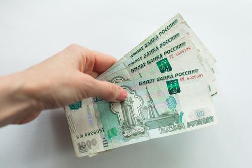 Петербуржец потерял почти 11 млн рублей после общения с мошенниками