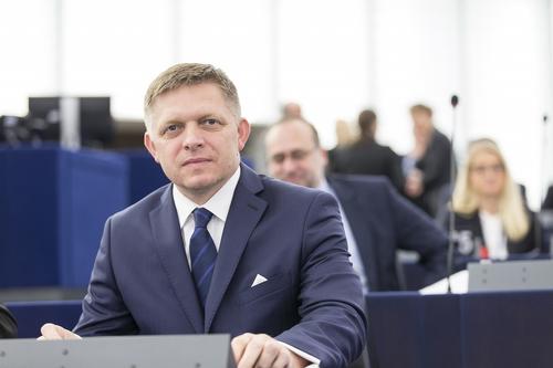 Фицо заявил, что не собирается 9 мая ехать в Киев вместо Москвы