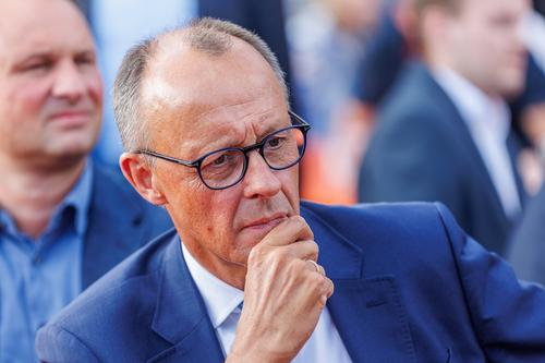 Захарова прокомментировала слова Мерца о том, что Германия возьмет на себя ответственность за Европу и весь мир